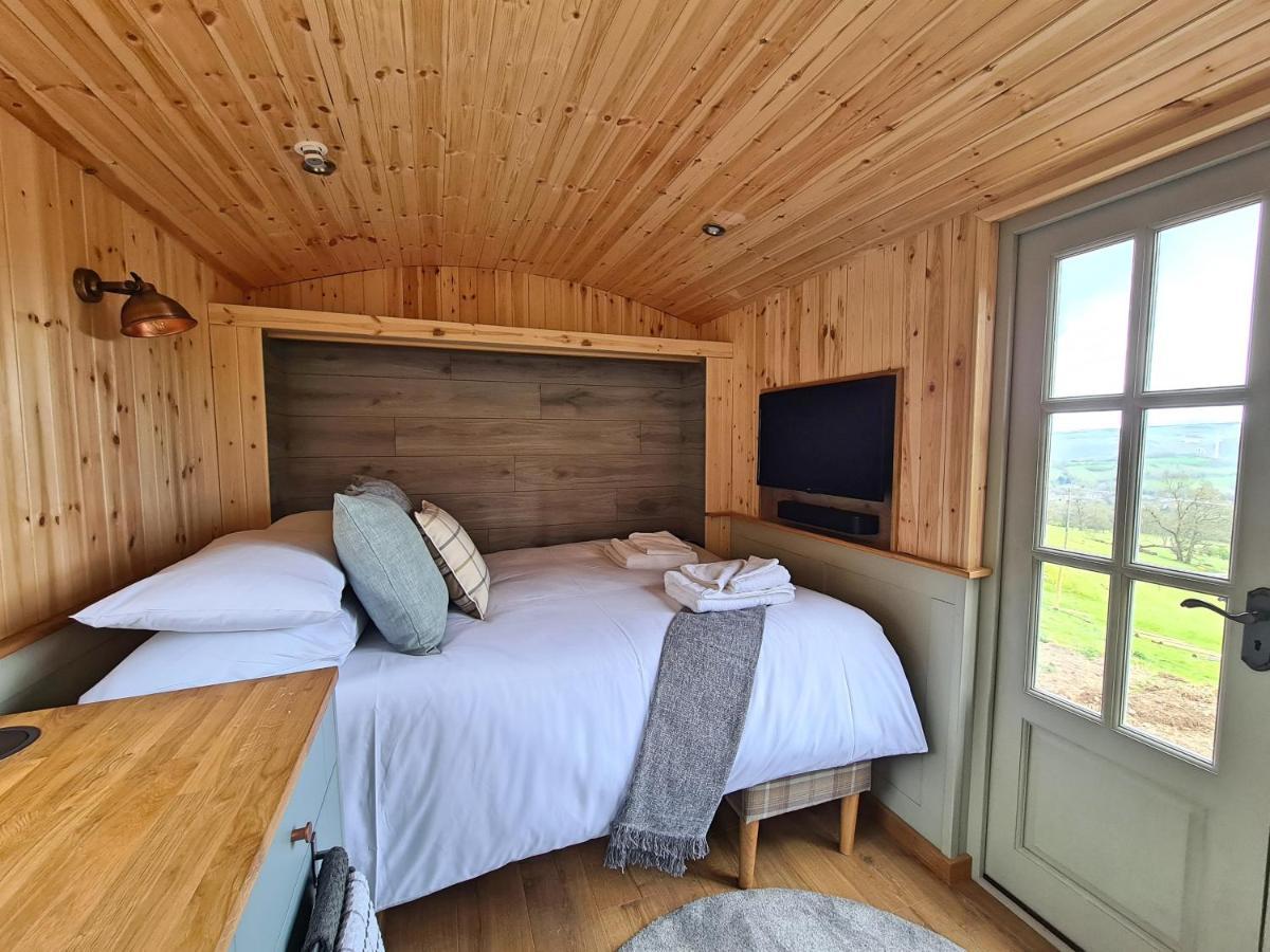 Peak District Shepherds Hut Lodge *