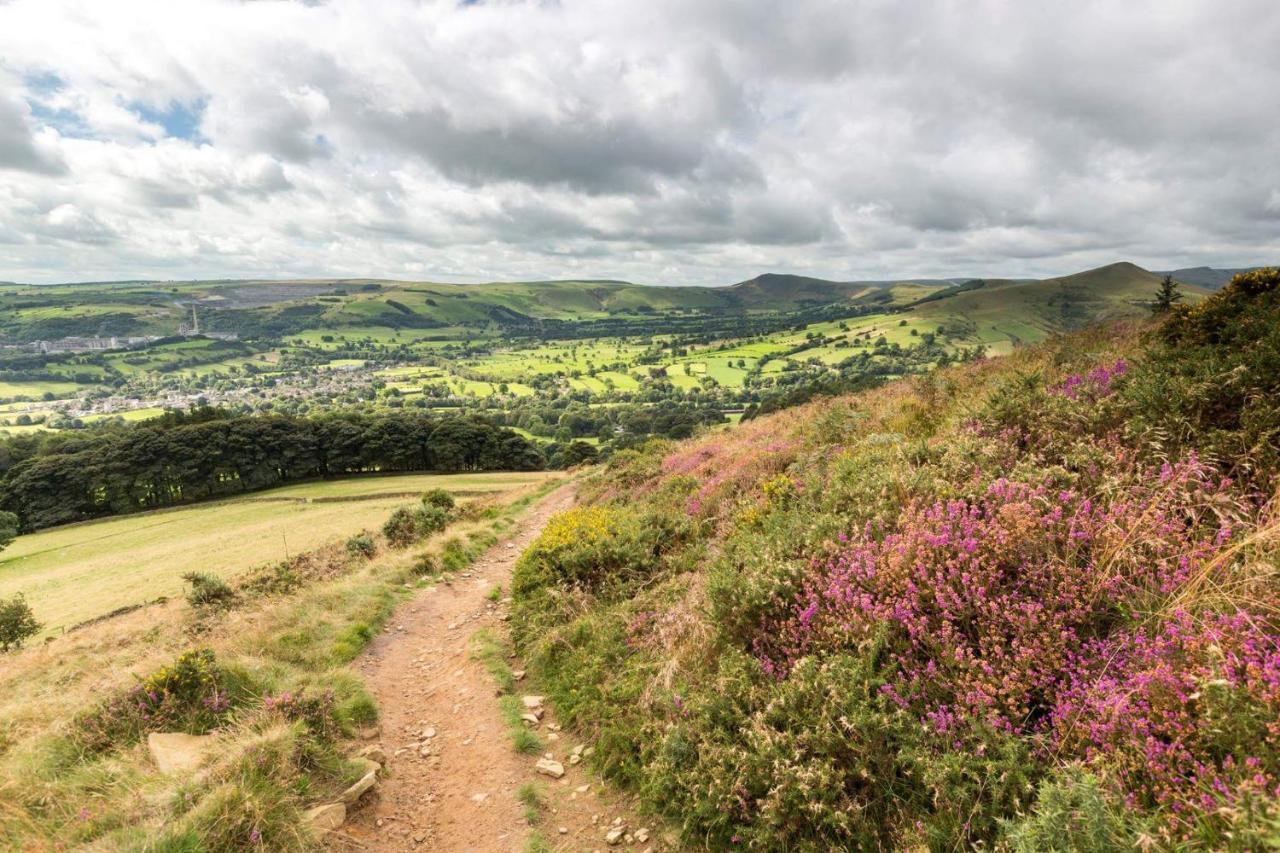Lodge Peak District Shepherds Hut *